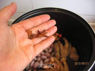 花生炖鸡爪的做法步骤:8