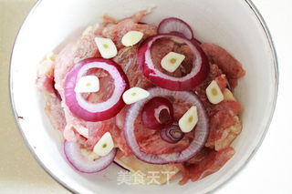 黑椒柠檬煎鸡扒的做法步骤:3