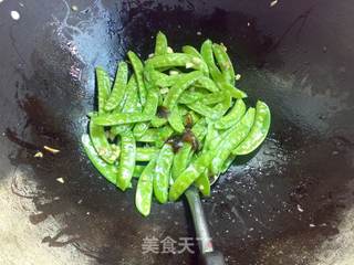 【德世朗冰箱剪试用报告】土鱿炒荷兰豆的做法步骤:6