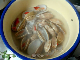 红心蛤蜊炖蛋的做法步骤:2