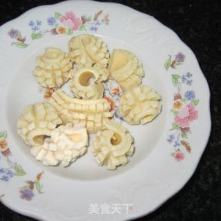 凉拌鱿鱼的做法步骤：1