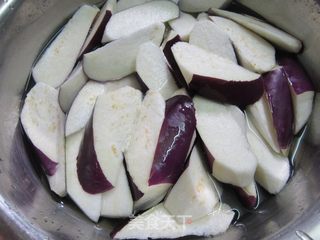 红烧茄子煲的做法步骤:2