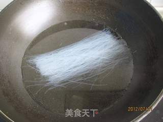 蒜蓉粉丝蒸虾的做法步骤:2