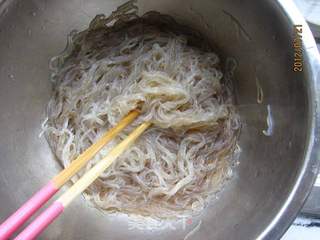 蒜蓉粉丝蒸虾的做法步骤:5