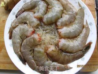 蒜蓉粉丝蒸虾的做法步骤:7