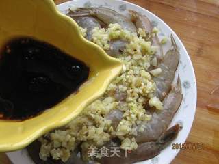 蒜蓉粉丝蒸虾的做法步骤:13