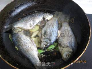 鲫鱼炖豆腐的做法步骤:4