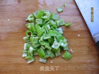 辣炒鲫鱼籽的做法步骤:2