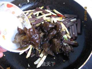 猪血炒豆干的做法步骤:11