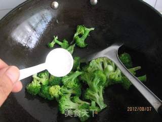 茄汁西兰花虾球的做法步骤:4