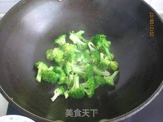 茄汁西兰花虾球的做法步骤:3
