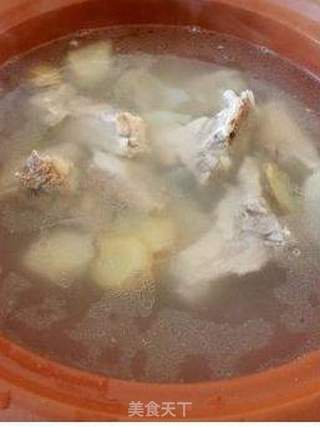 酸辣白菜排骨火锅的做法步骤:11