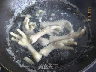 白豆烧鸡脚的做法步骤:5