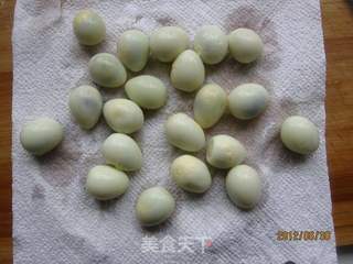 红乳虎皮鹌鹑蛋的做法步骤:3