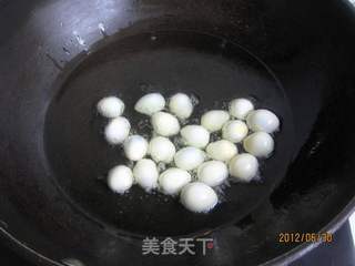 红乳虎皮鹌鹑蛋的做法步骤:4