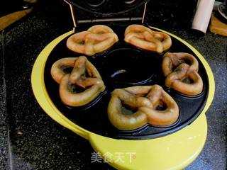 蛋奶蝶形卷饼Pretzel的做法步骤：6