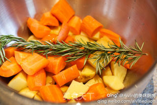 Beef with roasted potato & carrot stew的做法步骤:2