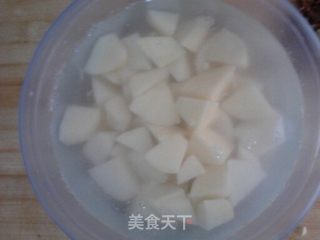 翅根烧土豆的做法步骤:2