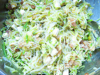 胶东特色大菜包---非常好吃的【双色萝卜豆腐粉丝包】的做法步骤:10