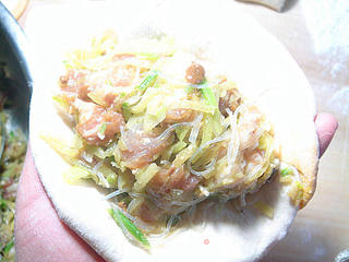 胶东特色大菜包---非常好吃的【双色萝卜豆腐粉丝包】的做法步骤:13