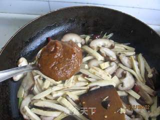 酱香菇豆干的做法步骤:7