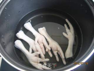 憨豆凤爪的做法步骤:4