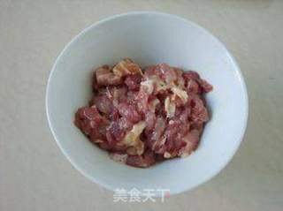 家常炒肉——黄瓜肉片的做法步骤：2