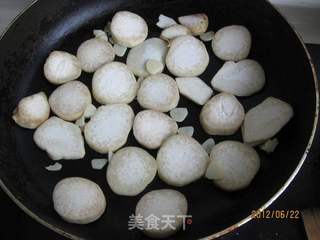 盐煎杏胞菇的做法步骤:6