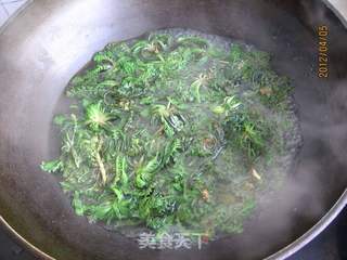 荠菜豆腐汤的做法步骤:2