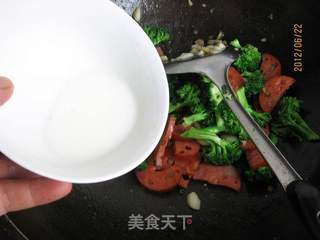火腿西兰花的做法步骤:8
