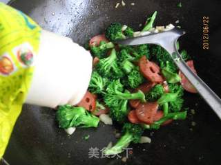 火腿西兰花的做法步骤:7