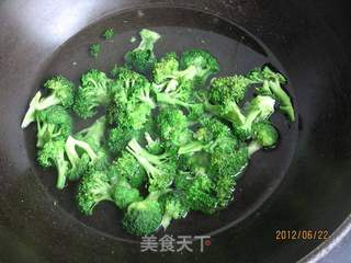 火腿西兰花的做法步骤:2