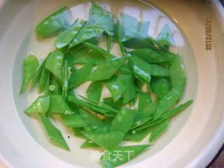 荷兰豆炒鸡片的做法步骤:4