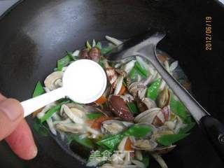海鲜菇花蛤汤的做法步骤:12