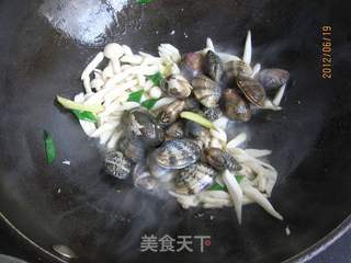海鲜菇花蛤汤的做法步骤:7