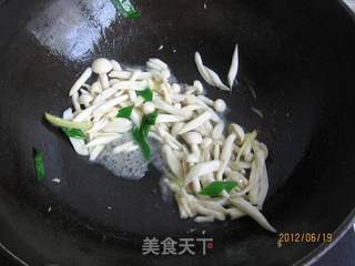 海鲜菇花蛤汤的做法步骤:6