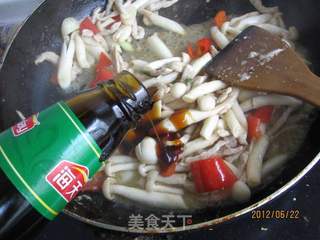 小炒海鲜菇的做法步骤:9