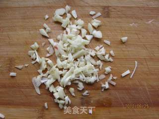 蒜香苦菊拌鱼干的做法步骤:6