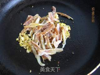 蒜香苦菊拌鱼干的做法步骤:9