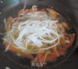 西红柿汤河粉的做法步骤:6