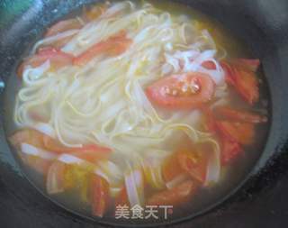 西红柿汤河粉的做法步骤:7