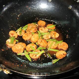 红烧鱼泥卷的做法步骤：4
