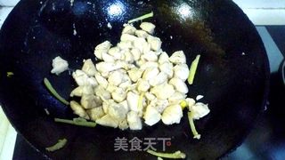 菠萝青瓜炒鸡丁的做法步骤:4