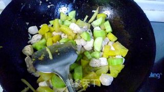 菠萝青瓜炒鸡丁的做法步骤:5