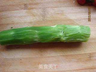红油莴笋丝的做法步骤：1