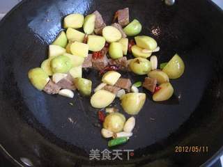 红烧土豆肉丸的做法步骤:7