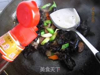 腊肠炒木耳的做法步骤:9