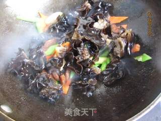 腊肠炒木耳的做法步骤:7