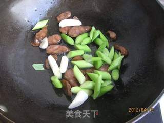 腊肠炒木耳的做法步骤:5