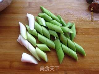 腊肠炒木耳的做法步骤:3
